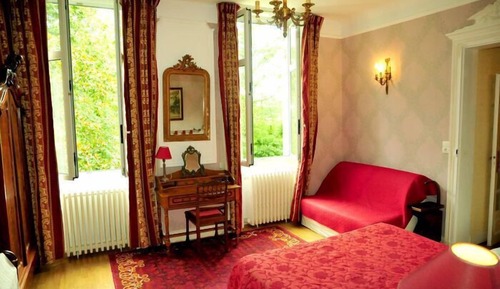 Economy Room, 1 Queen Bed (Chambre Les Coquelicots)