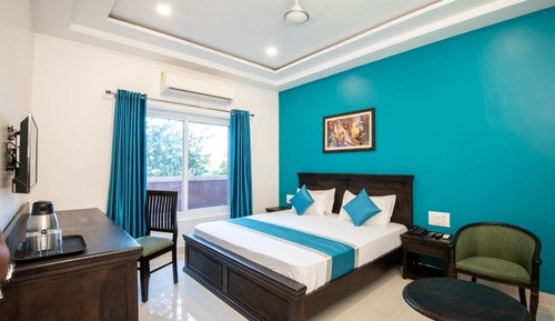 Deluxe Double Room, 1 King Bed, Smoking