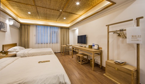 Triple Room, Ensuite, Courtyard Area