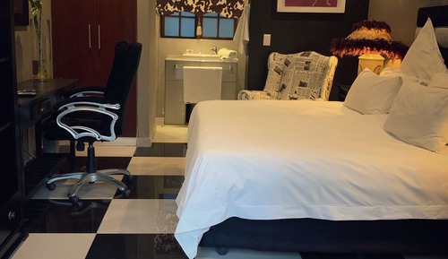 Standard Suite, 1 Queen Bed, Accessible, Non Smoking