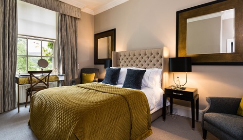 Luxury Suite, 1 King Bed, Garden View (The Georgian)