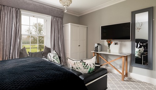 Romantic Room, 1 King Bed, Garden View (Paddock)
