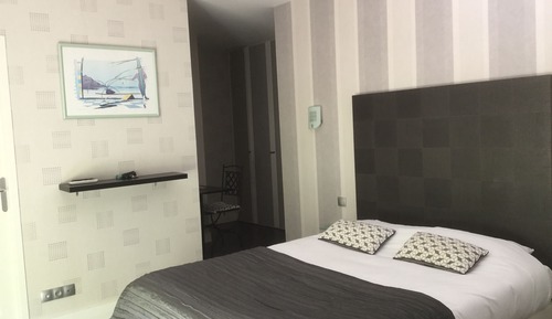 Double Room, 1 Queen Bed