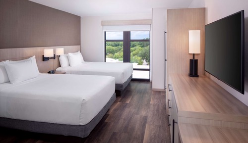 Room (2 Queenbed & 1 Sofabed)