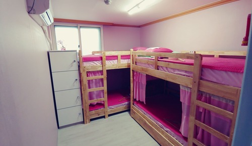 Basic Shared Dormitory, Women only, Private Bathroom (8 people)
