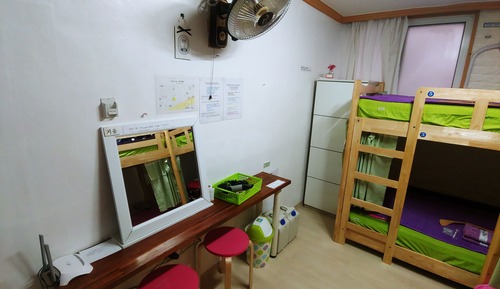 Basic Shared Dormitory, Men only, Private Bathroom (4 people)