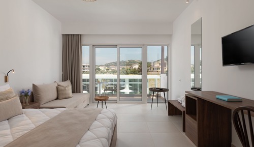 Standard Suite, Pool View