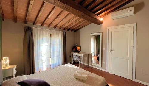 Grand Apartment, 2 Bedrooms, Patio, Hill View