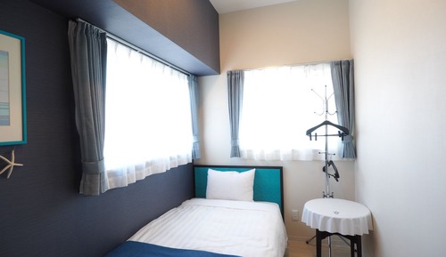 Single Room, Shared Bathroom