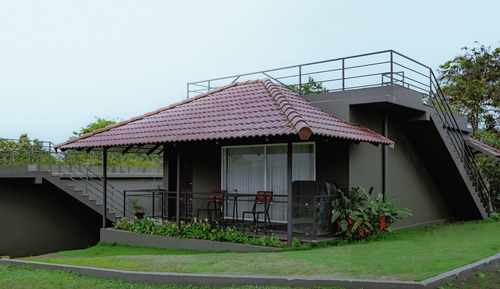 Honeymoon Cottage with Jacuzzi