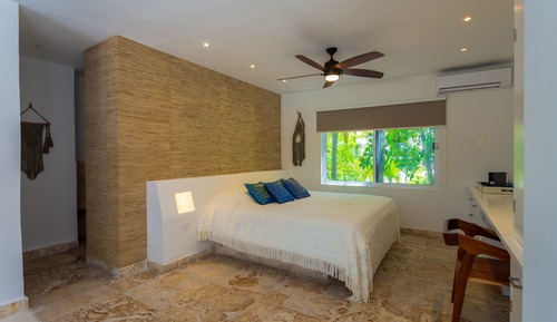 Jacuzzi Suite with Partial Ocean View