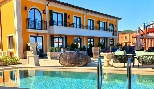 Premier Villa (4+2)