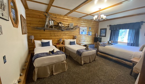 Premium Quadruple Room, Multiple Beds, Jetted Tub, Mountain View