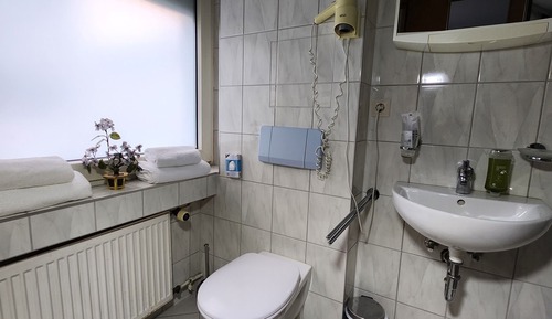 Economy Twin Room, Private Bathroom