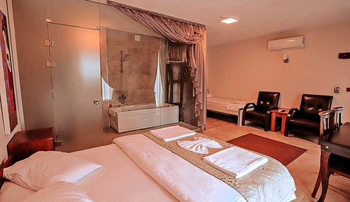 Panoramic Triple Room, Jetted Tub, Valley View