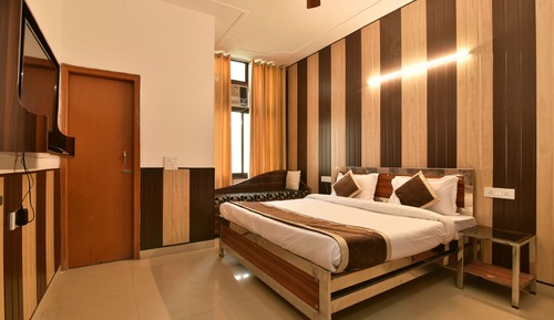 Deluxe Double Room, 1 King Bed, Accessible, Non Smoking