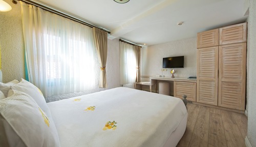 Royal Room (Courtyard and Village View)