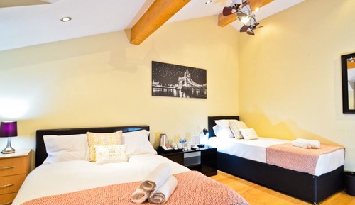 Triple Twin Room with a Private Bathroom