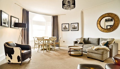 2 Bedrooms Apartment