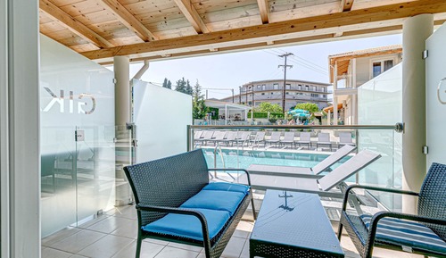 Comfort Swim up Room