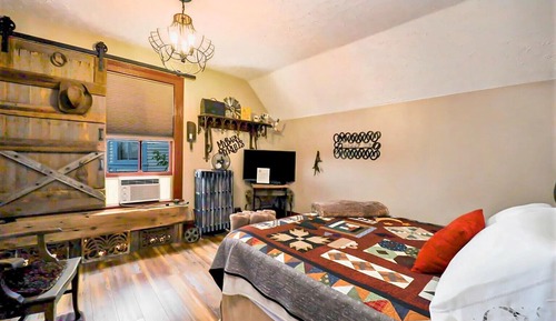 Jolly Rancher Barn Room