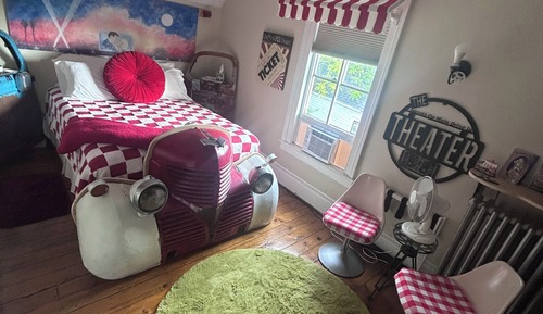 Cracker Jack Room