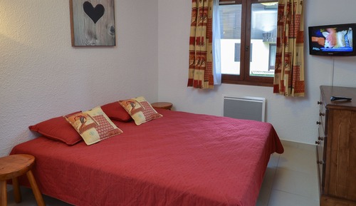 3 Room Apartment 8 People 1 baby 2 shower rooms
