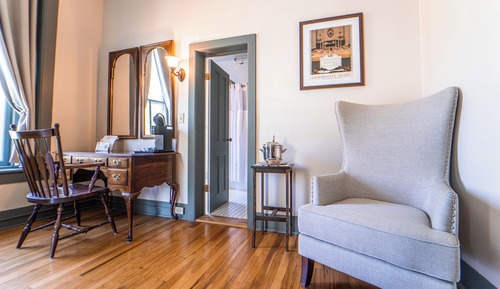 Double Room, 1 Queen Bed, Ensuite, Courtyard View (Queen Bed Guest Rooms )