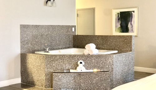 Honeymoon Suite, 1 King Bed, Non Smoking