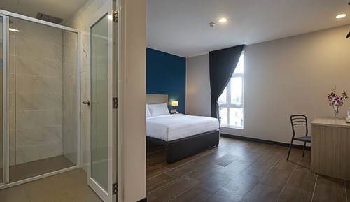 Premier Queen Room