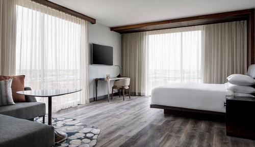 Room, 1 King Bed, Non Smoking (M Club Lounge Access)