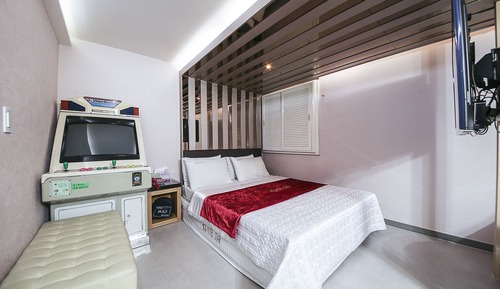 Deluxe Room (1 King-size Mattress)