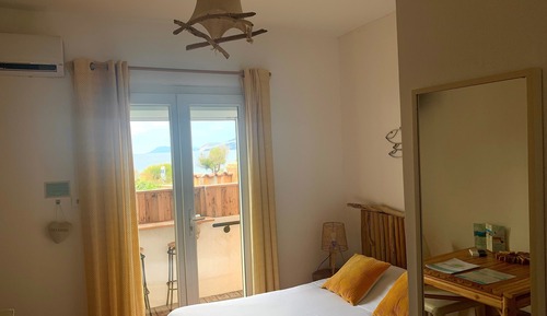 Superior Double Room, Ground or First Floor Balcony, Sea Siew (bois flotté)