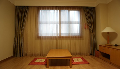 Room (Korean Ondol)