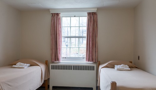 Shirreff Hall Single Room - Shared Bathroom