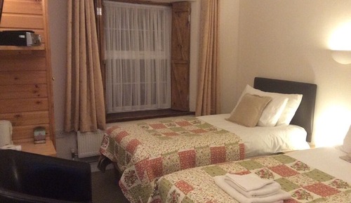 Luxury Twin Room, Ensuite (Yellow)