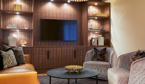 Suite (Bank Director)