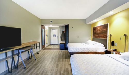 Room, 2 Queen Beds, Accessible (Roll-in Shower)