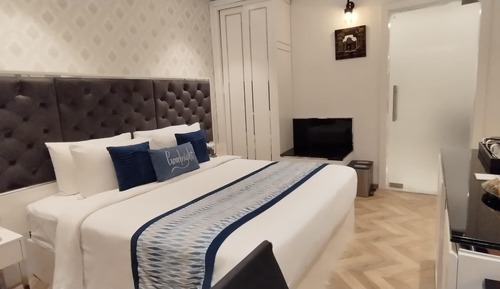 Fern Club Suite