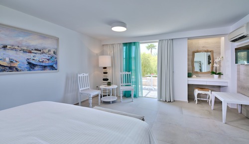 Suite, Jetted Tub (Perla)