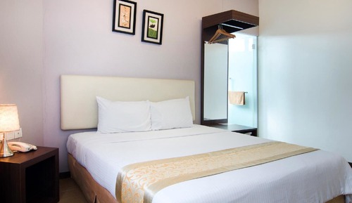 Deluxe King Bed Room 