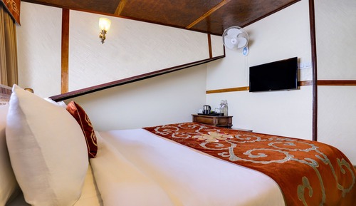 Deluxe Attic Room