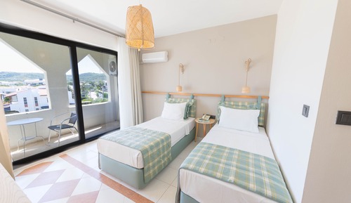 Deluxe Room, 1 Double or 2 Twin Beds, Balcony, Sea View