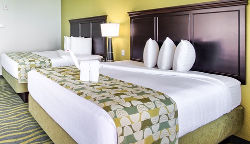 Room, 2 Queen Beds, Pool View