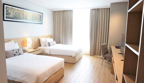 Studio, Twin Beds (Splendid)
