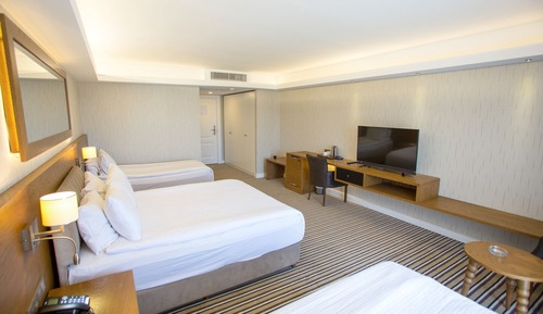 Standard Quadruple Room, Partial Sea View