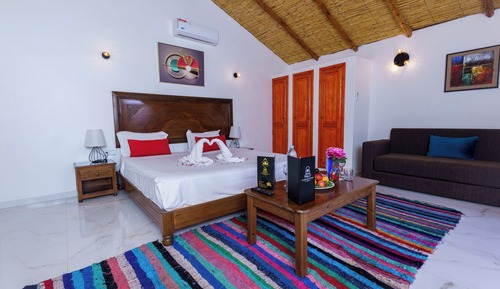 Luxury Bungalow, 1 King Bed, Garden View