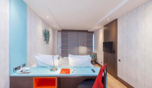 Standard Room, 1 Queen Bed, Non Smoking, Balcony