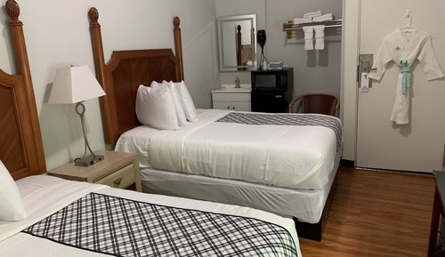 Standard Room, 2 Double Beds, Shared Bathroom