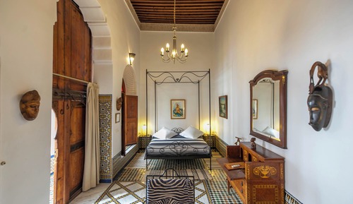Junior Suite, 1 Queen Bed, Non Smoking, Courtyard View
